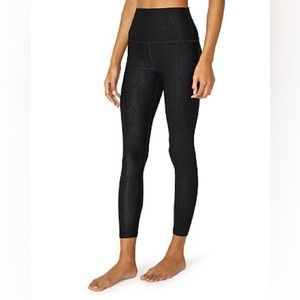 Never worn black,  Snake Jacquard Beyond yoga leggings. Size M